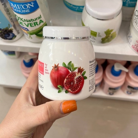 کرم صورت آبرسان و شفاف کننده کلیون حاوی عصاره انار حجم 300 میلی لیتر